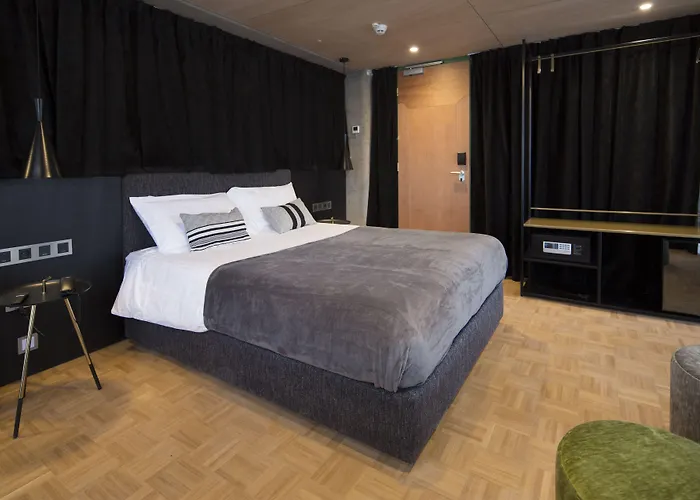 Quentin Zoo Hotel 4*