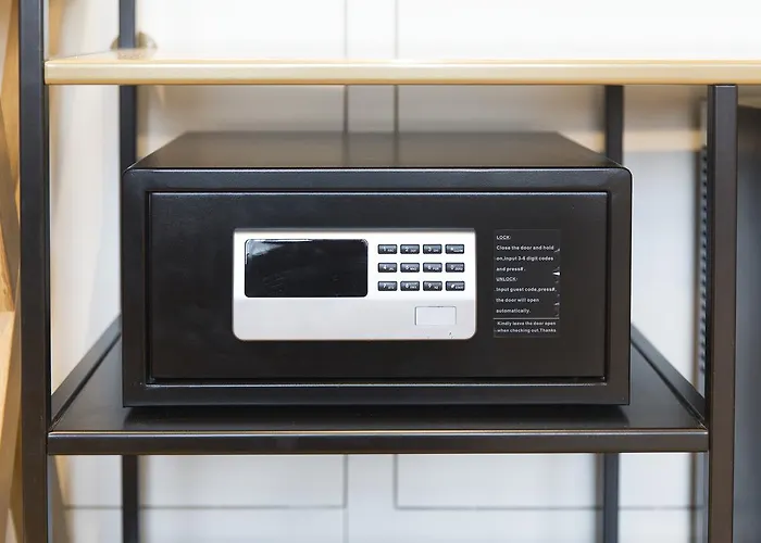 Quentin Zoo Hotel 4*