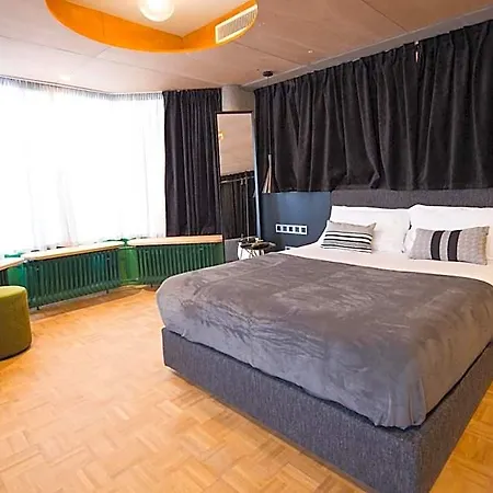 Quentin Zoo Hotel 4*