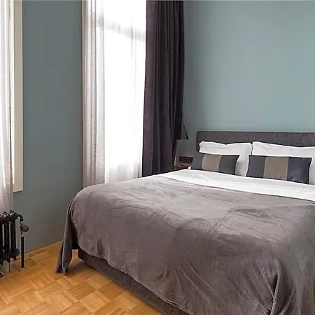Quentin Zoo Hotel